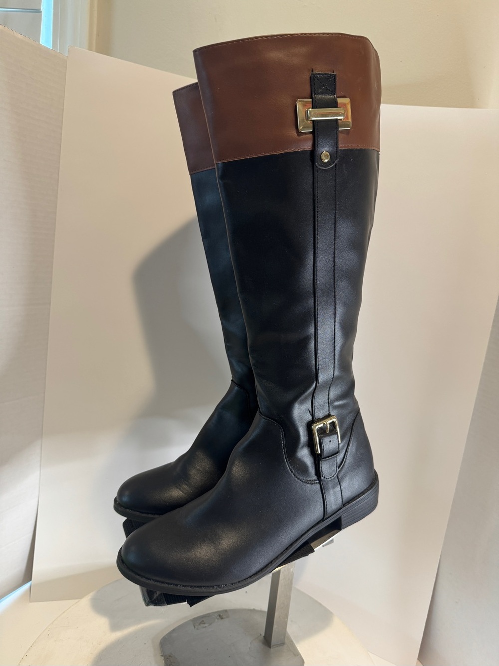 Karen Scott Deliee Brown Black Faux Leather Calf Riding Boot size 8.5 - Picture 3 of 10